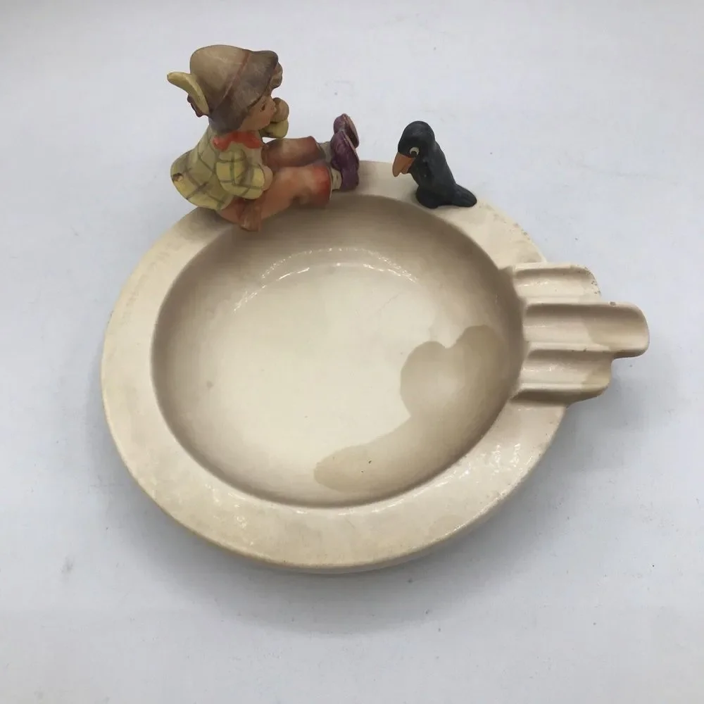GOEBEL HUMMEL 34 SINGING LESSONS ASHTRAY BOY With BIRD‎ FIGURINE